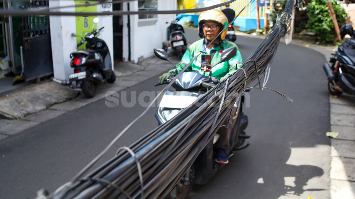 Ada yang Terjerat Sampai Meninggal, DPRD DKI Peringatkan Bahaya Kabel Menjuntai saat Musim Hujan