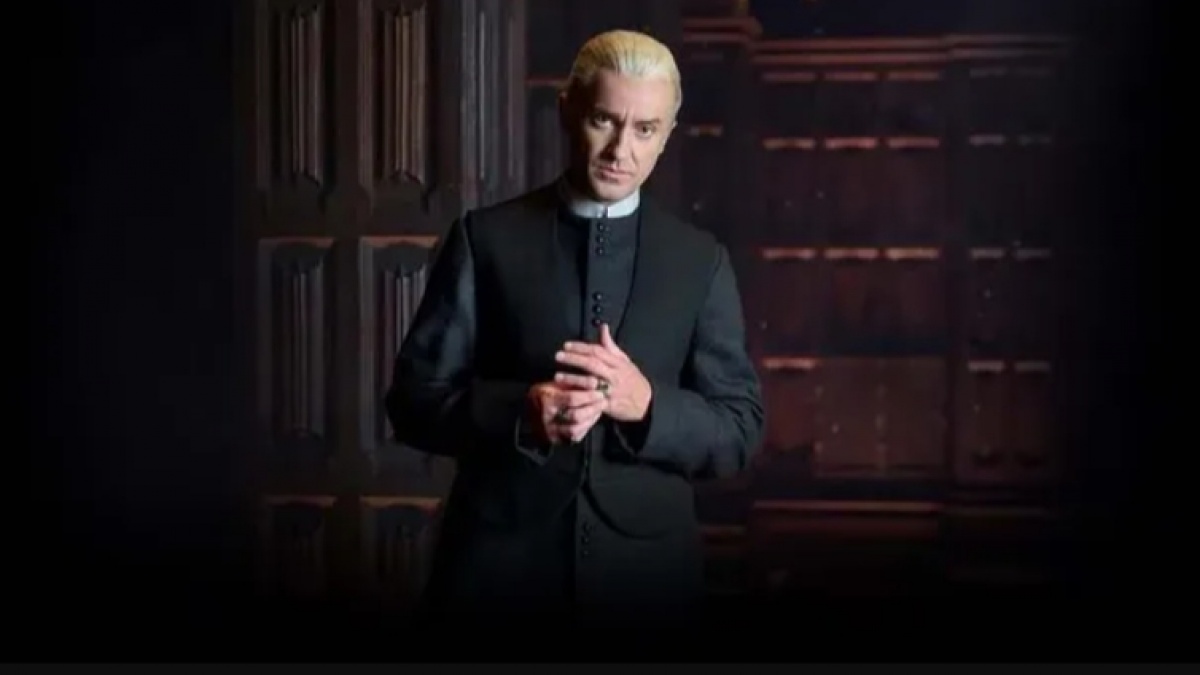 6 Potret Tom Felton Kembali Jadi Draco Malfoy di Broadway, Emosional!