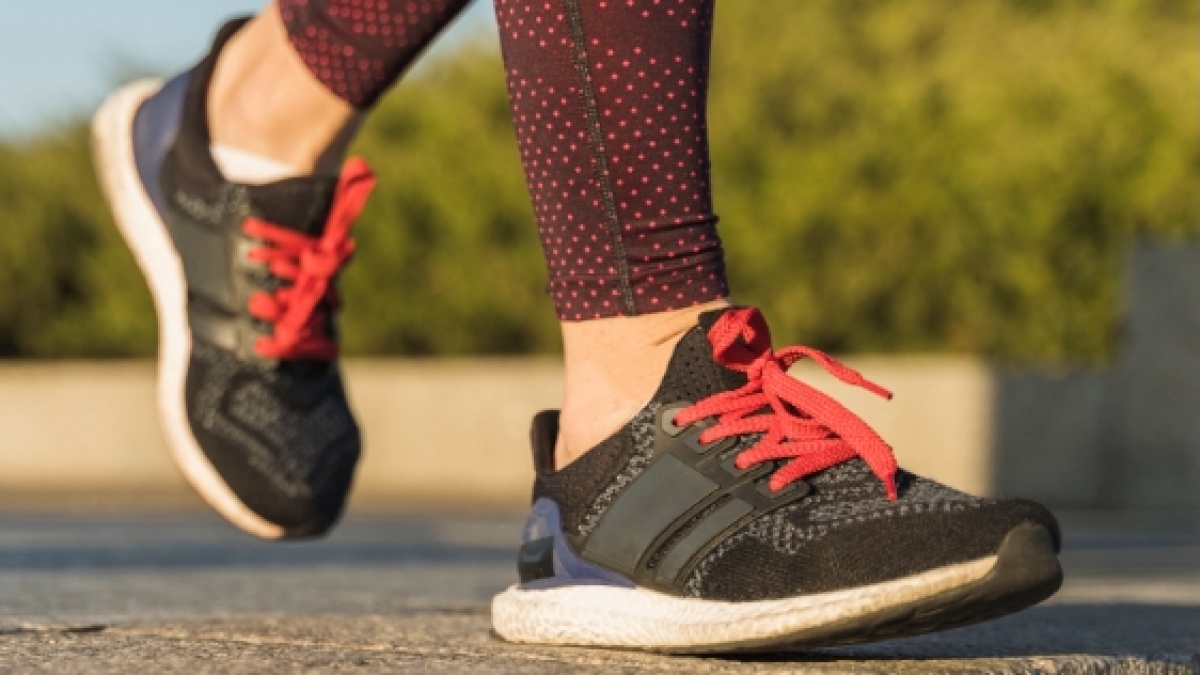 5 Alasan Mengapa Sepatu Jalan Kaki Tidak Cocok Dipakai Lari, Dampaknya Bisa Fatal