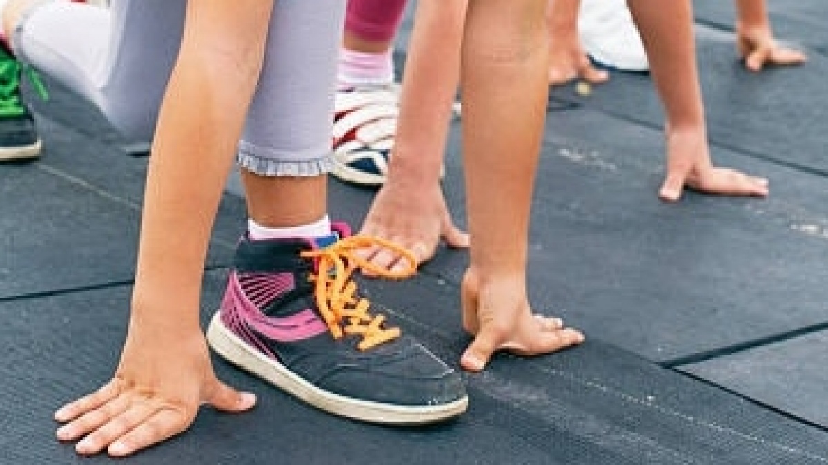 7 Rekomendasi Sepatu Running Anak Lokal: Murah Kualitas Juara, Harga Mulai Rp100 Ribuan