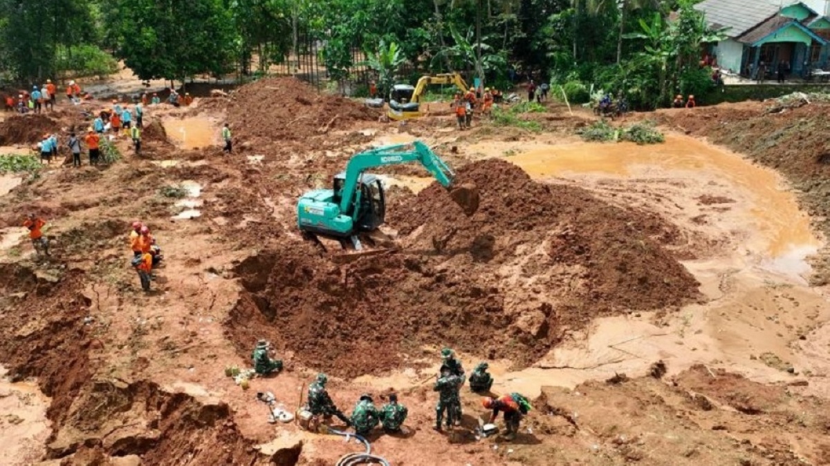 Duka Longsor Cilacap: 16 Nyawa Melayang, BNPB Akui Peringatan Dini Bencana Masih Rapuh