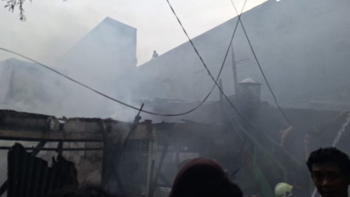 Kebakaran di Jatipulo Hanguskan 60 Rumah, Kabel Sutet Putus Biang Keroknya?