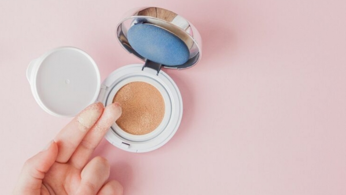 5 Cushion untuk Usia 50 Tahun yang Ramah Garis Penuaan