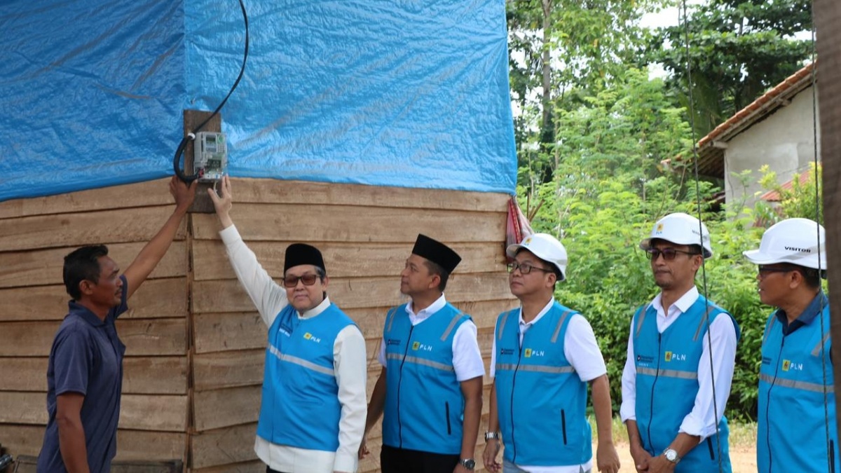 Semangat Hari Pahlawan, PLN Hadirkan Cahaya Bagi Masyarakat di Konawe Sulawesi Tenggara