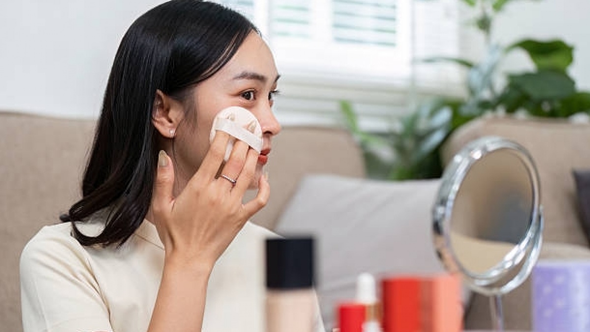 5 Bedak Padat Wardah untuk Usia 30 Tahun ke Atas, Kulit Flawless Bebas Cakey