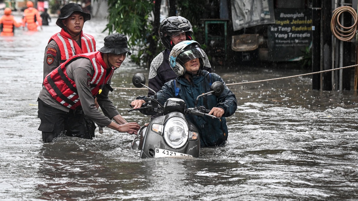 Banjir Jakarta Meluas, 22 RT dan 33 Ruas Jalan Tergenang Jelang Siang Ini
