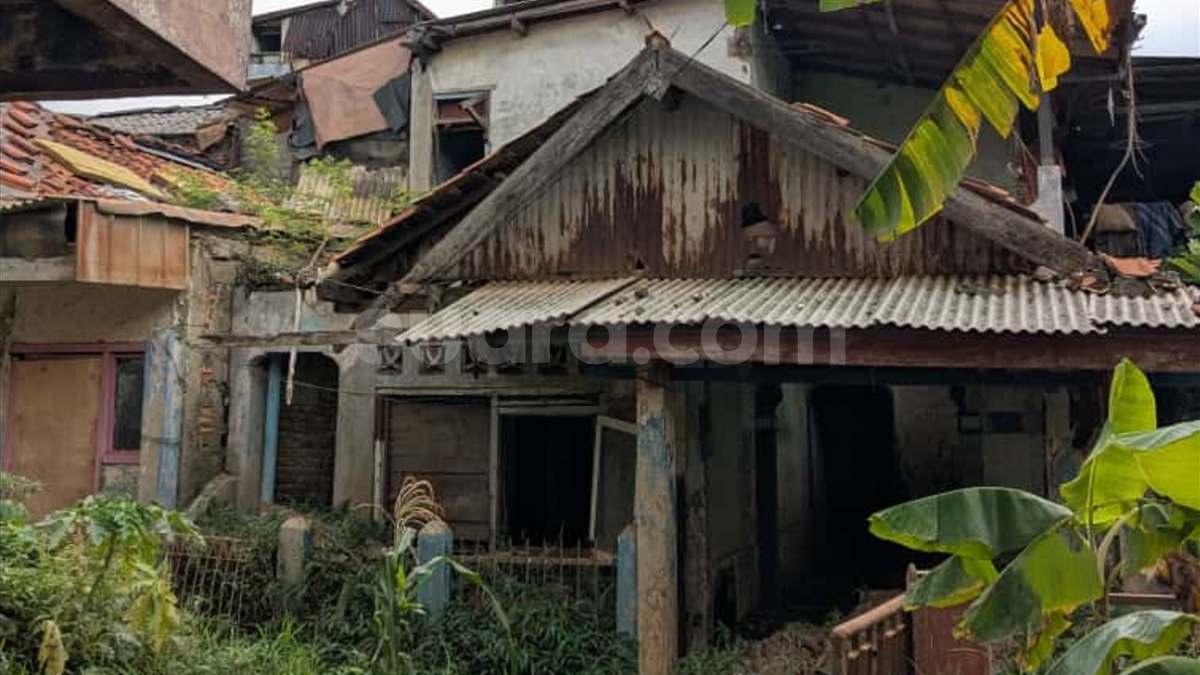 Ketika Banjir Lebih Menakutkan di 'Kampung Zombie' Cililitan