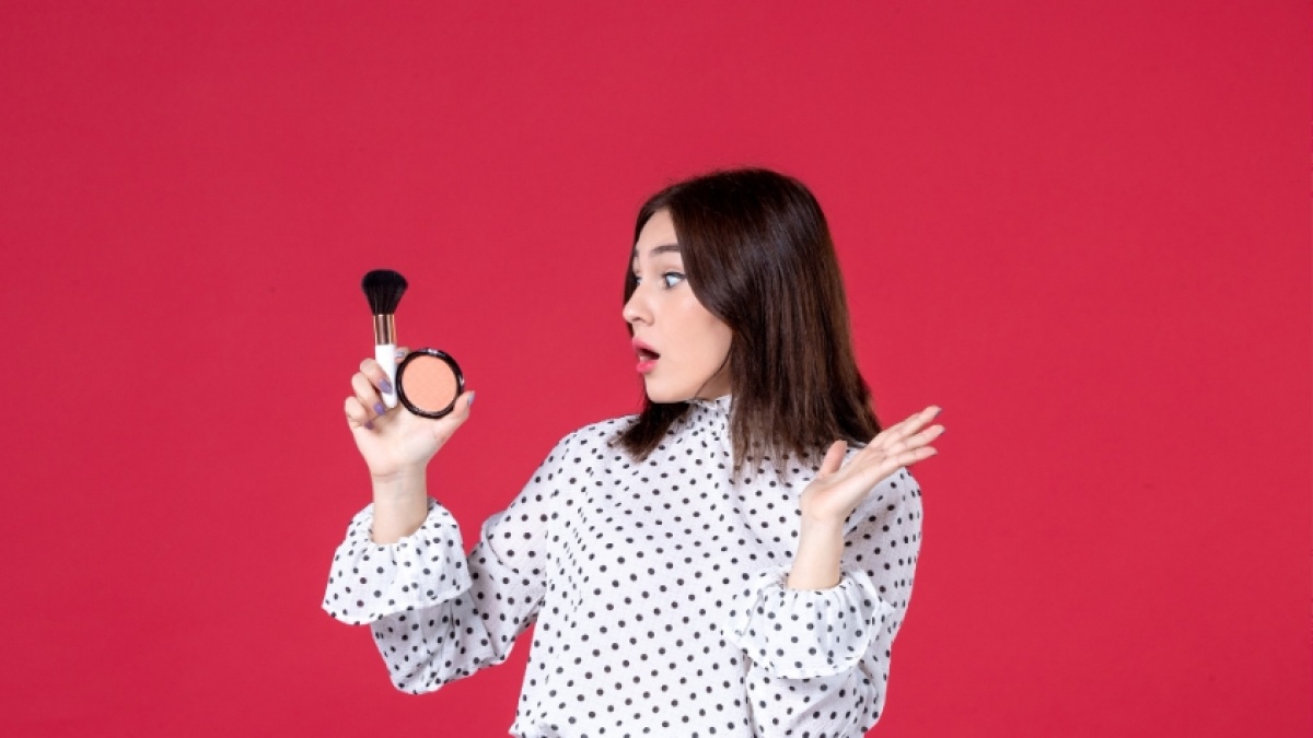 7 Powder Foundation yang Awet untuk Pekerja Kantoran, Makeup Flawless Seharian