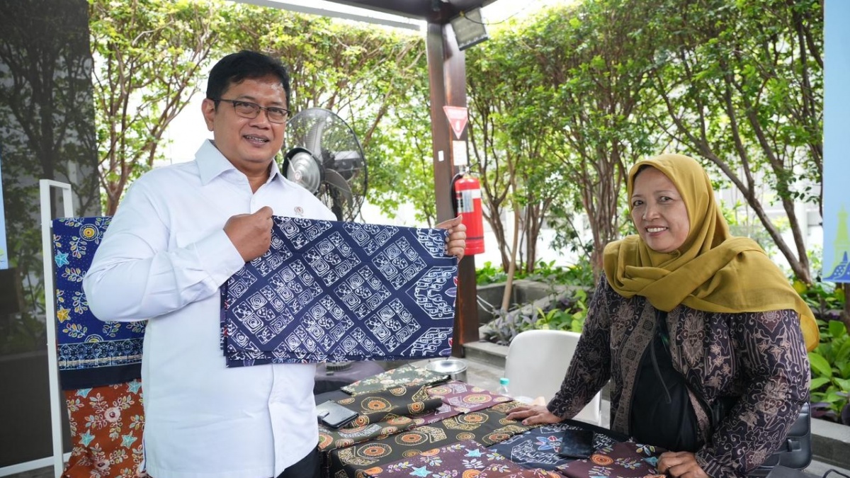 Didampingi PNM Urus Dokumen Usaha, Ibu Rantiyem Mantap Kembangkan dan Wariskan Usaha Batik