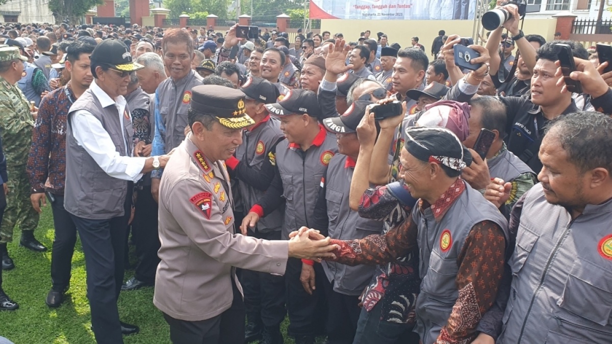 Kapolri dan Sri Sultan Pimpin Apel Jaga Warga, Perkuat Keamanan Berbasis Komunitas di DIY