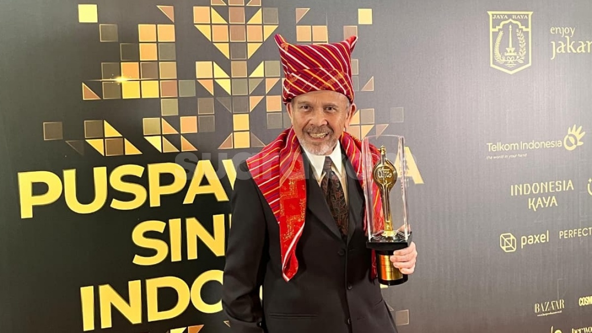 Kado Ultah ke-76, El Manik Terharu Terima Piala Lifetime Achievement FFI 2025 Saat Masih Hidup