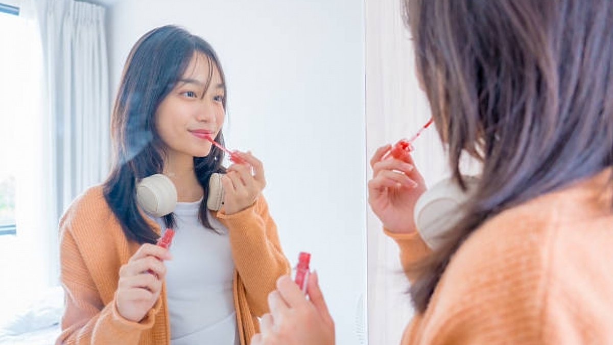 7 Rekomendasi Lipstik Warna Natural untuk Anak Sekolah, Harga Mulai Rp9 Ribuan
