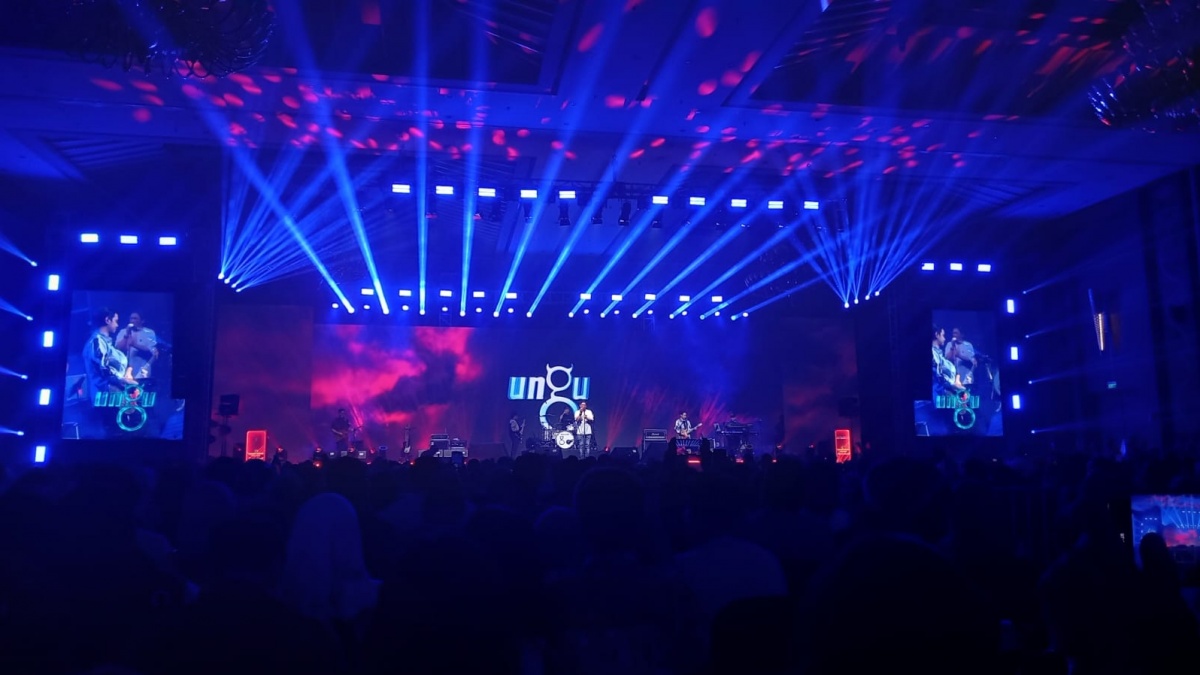 Momen Manis Konser Ungu di Jogja: Beri Hadiah Bulan Madu untuk Fans dari Pasuruan