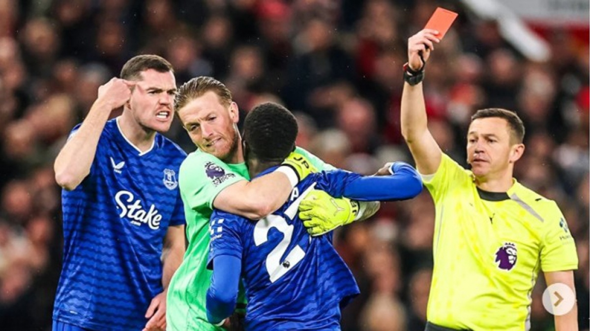 Idrissa Gueye Minta Maaf Usai Tampar Michael Keane, Davis Moyes Malah Provokasi