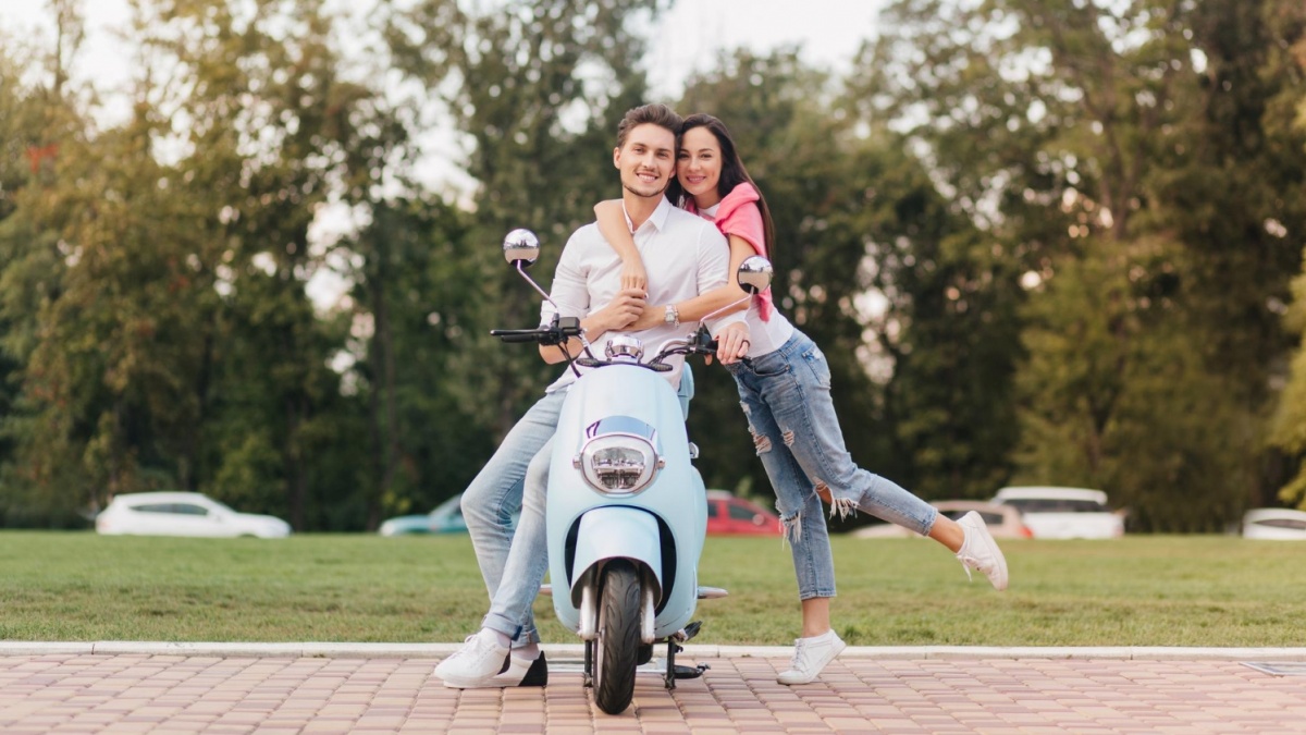 8 Rekomendasi Motor Listrik Mirip Vespa yang Lebih Murah dan Irit