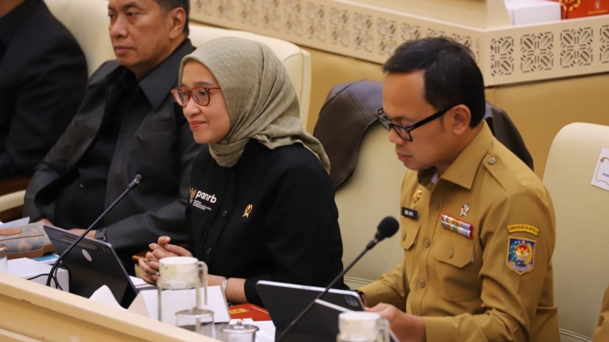 Menteri PANRB Sampaikan Progres dan Proyeksi Program Kerja Kementerian PANRB Dalam Rapat Bersama DPR