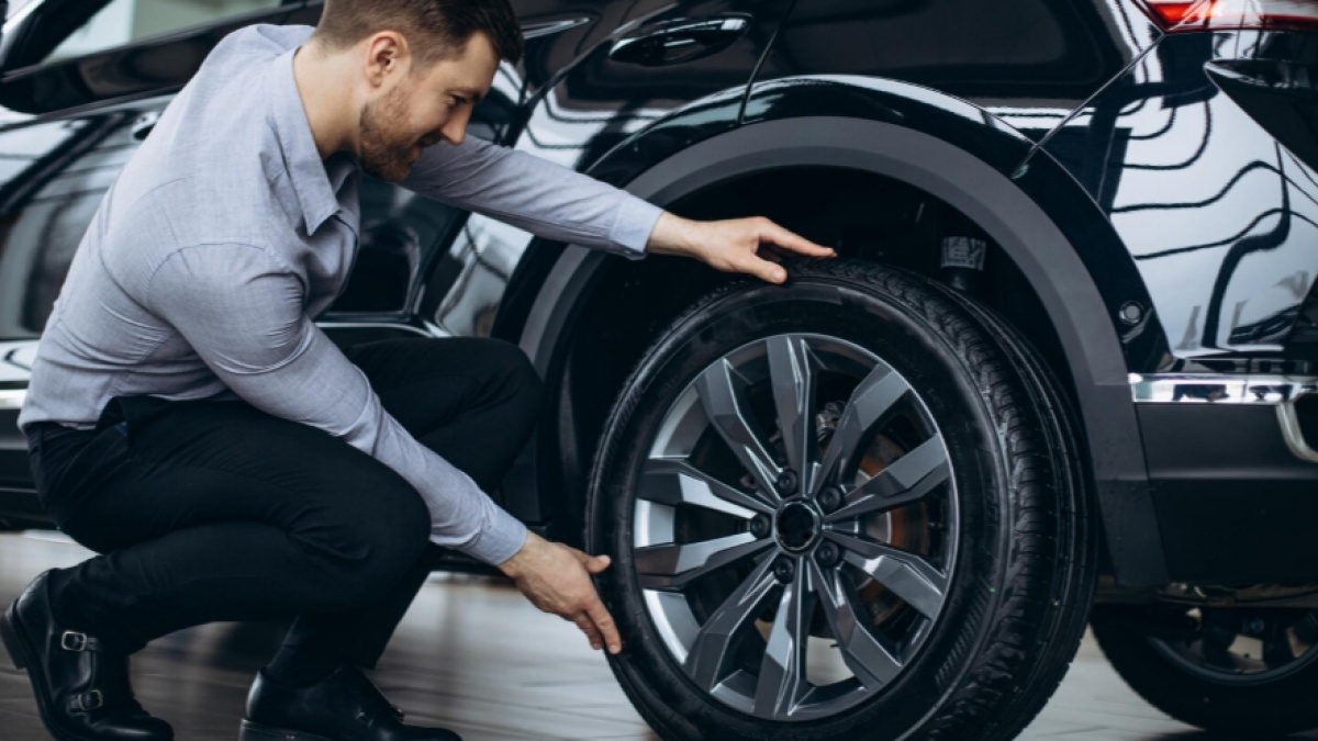5 Rekomendasi Ban Mobil Budget Pekerja Gaji UMR, Tetap Aman Tanpa Boros