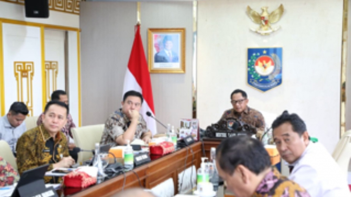 Tindak Lanjuti Arahan Presiden, Mendagri Minta Pemda Segera Data Jembatan Rusak Menuju Sekolah