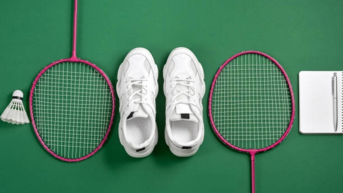 7 Rekomendasi Sepatu Badminton Terbaik, Performa Oke Bebas Cedera