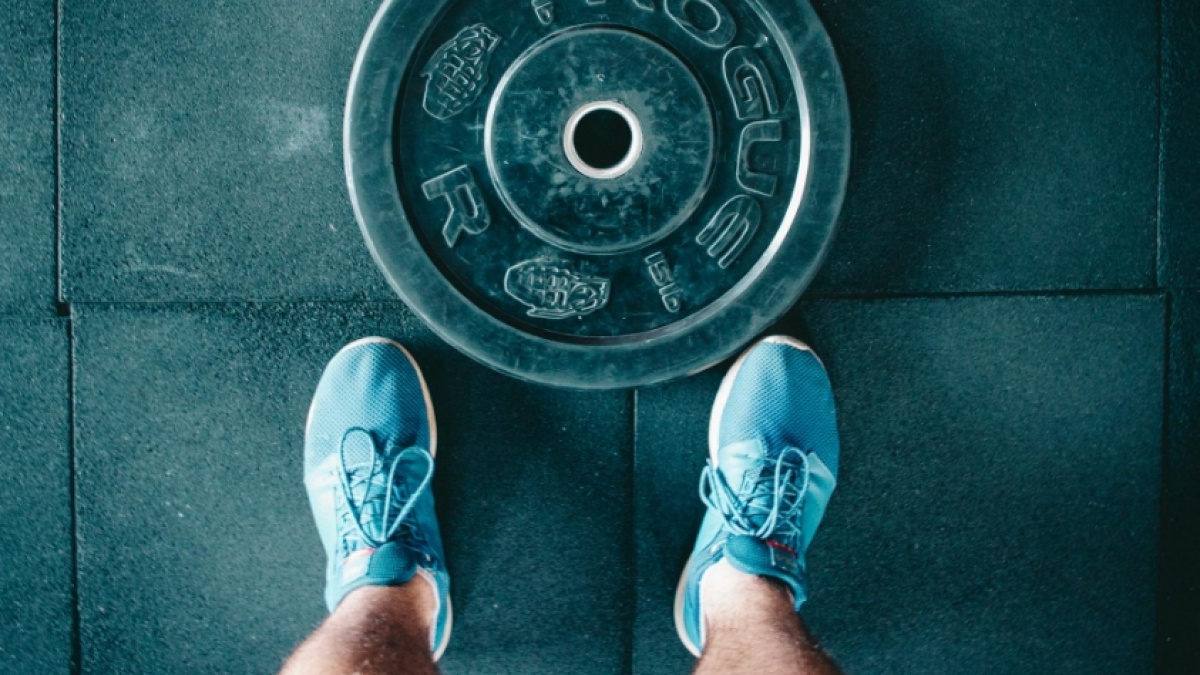5 Rekomendasi Sepatu Gym untuk Pria, Aman untuk Squat hingga Angkat Beban