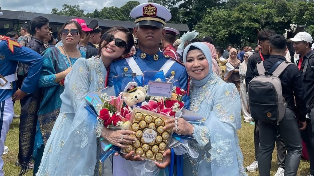 Dewi Perssik Nangis Ingat Pesan Sang Anak yang Masuk Karantina Akmil