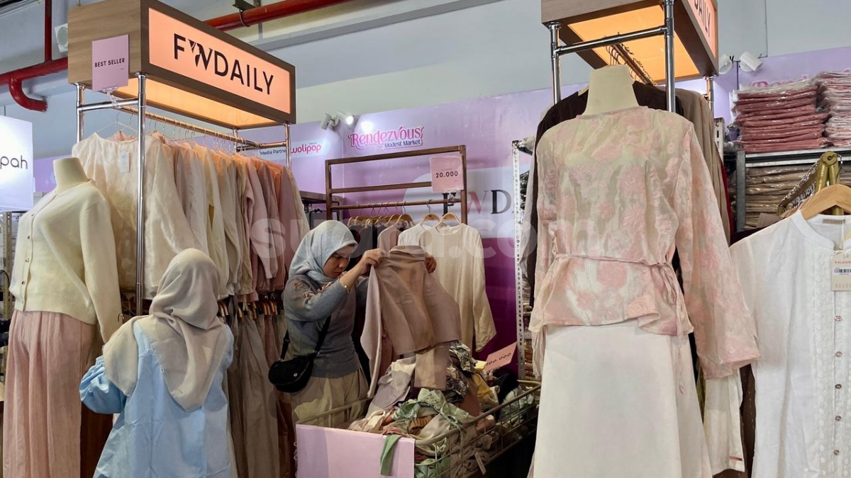 5 Item Fashion Hijab Liburan ke Bali: Long Outer hingga Barrel Pants Wajib Dibawa!