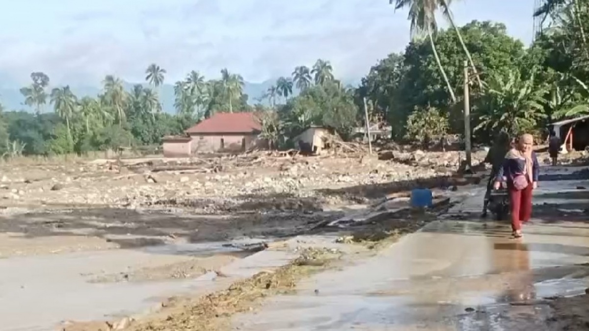 Jeritan Warga Maninjau Usai Banjir Bandang: Akses Putus Tanpa Listrik, Sembako Melambung Tinggi!