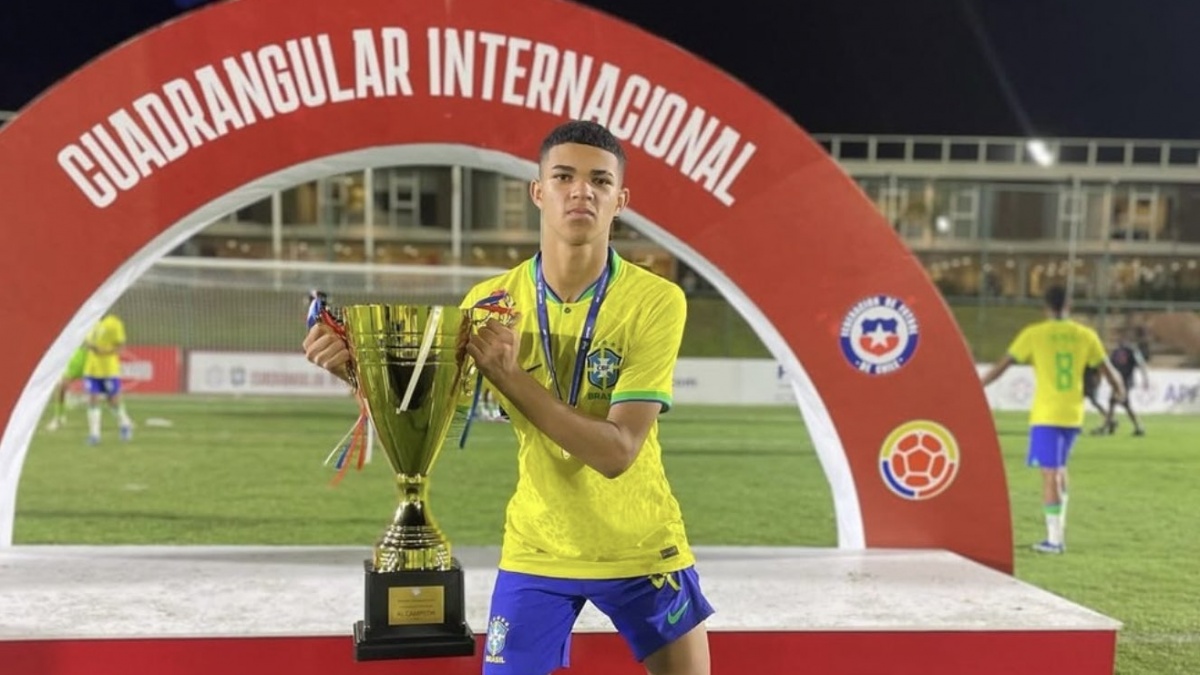 Chelsea dan Manchester United Duel Panas Berebut Bek Ajaib Brasil Rp1 Triliun