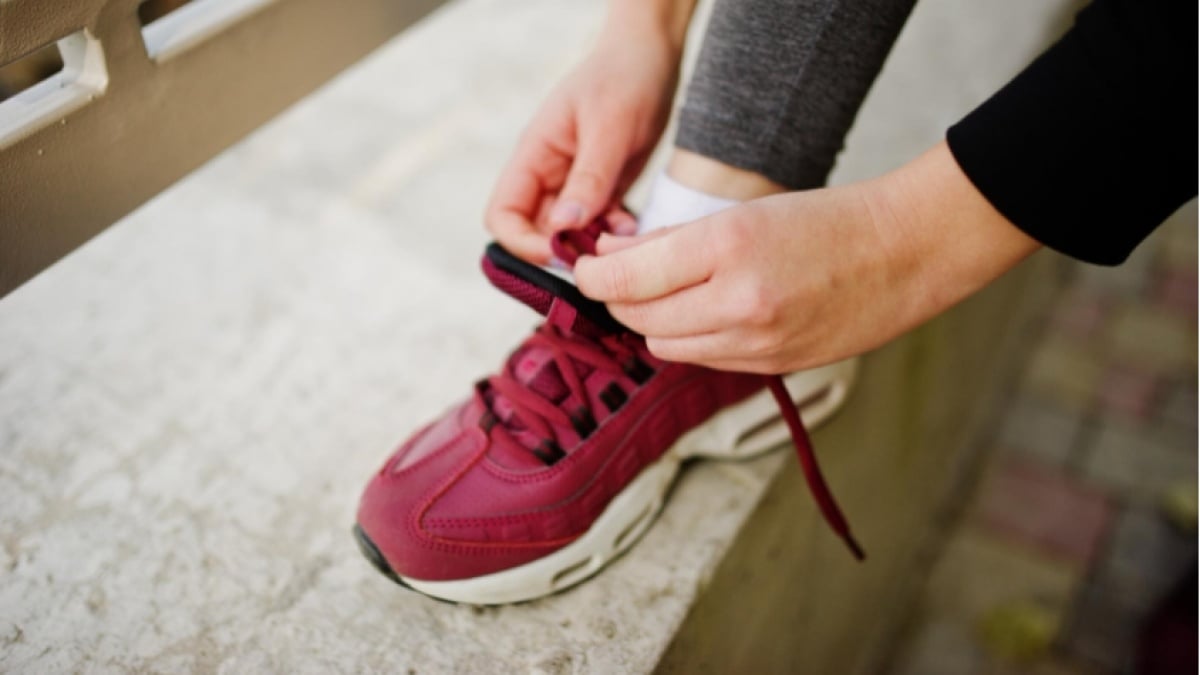 Cara Memilih Sepatu Jalan yang Cocok untuk Kaki Lebar, Cek 7 Hal Penting Ini