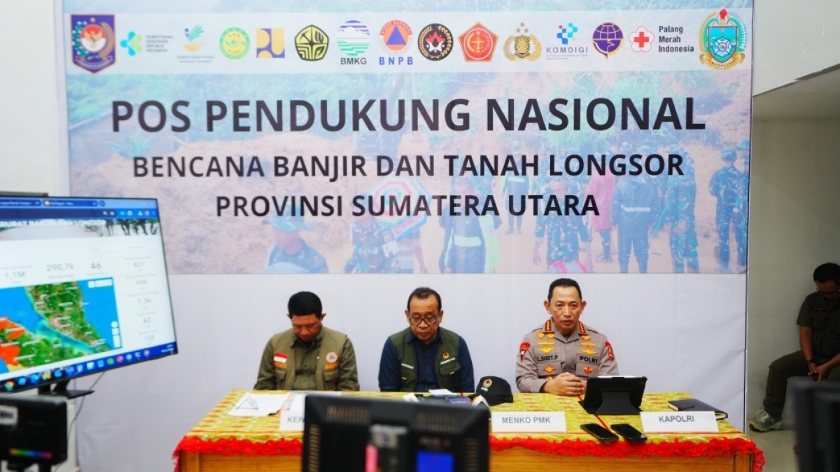 Kapolri Kerahkan Kekuatan Penuh: Buka Jalur Terisolasi di Aceh, Sumut, Sumbar
