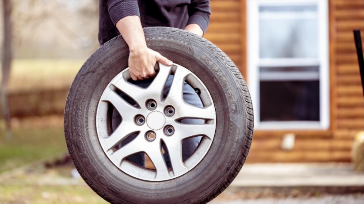 7 Rekomendasi Ban Motor Tubeless Terbaik untuk Harian: Anti Bocor dan Selip!