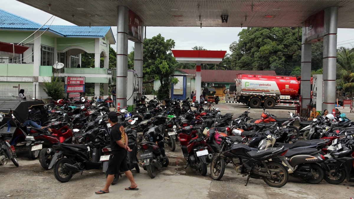 Pengamat Desak Aparat Tindak Penimbun BBM di Wilayah Terdampak Bencana