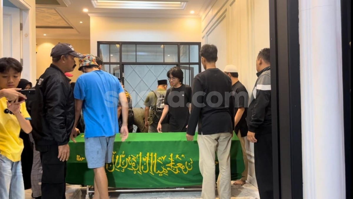 Jenazah Epy Kusnandar Tiba di Rumah Duka, Sang Anak Tegar Gotong Keranda Jenazah
