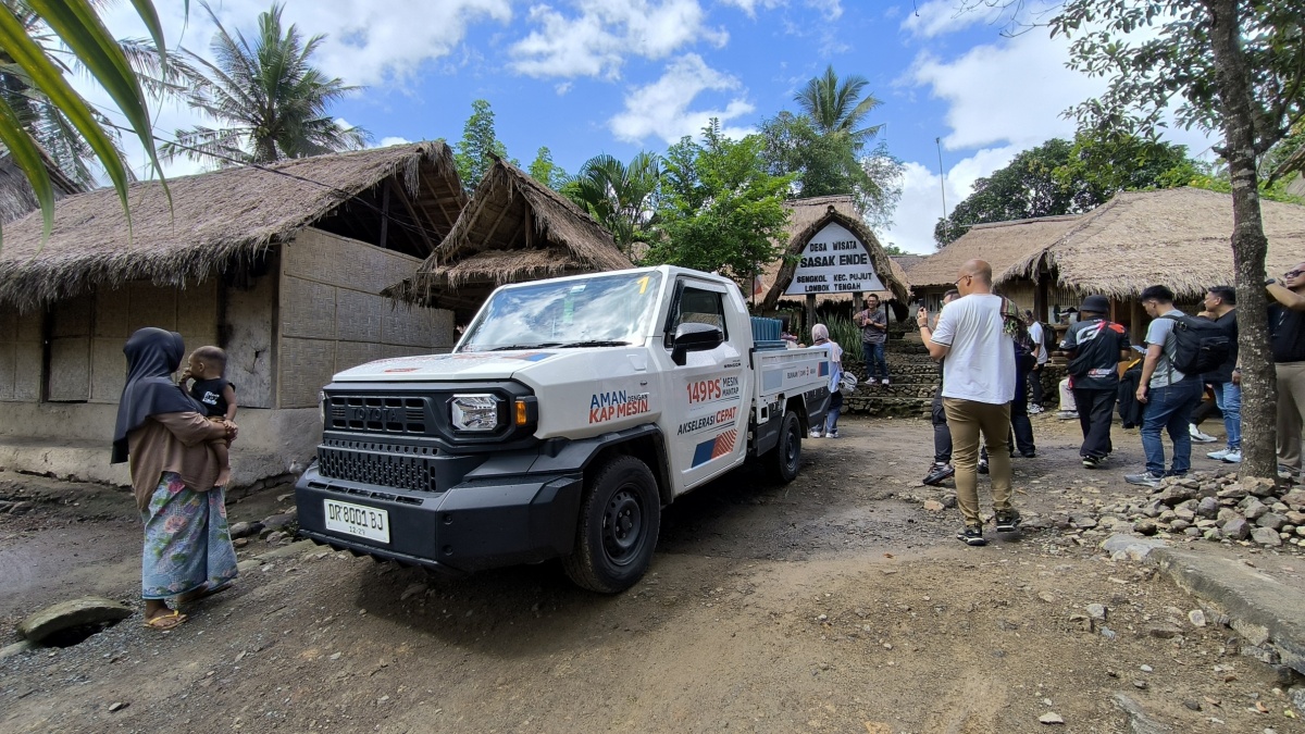 Toyota Hilux Rangga Pimpin Pembangunan Toilet Umum dari Plastik Daur ulang di Lombok