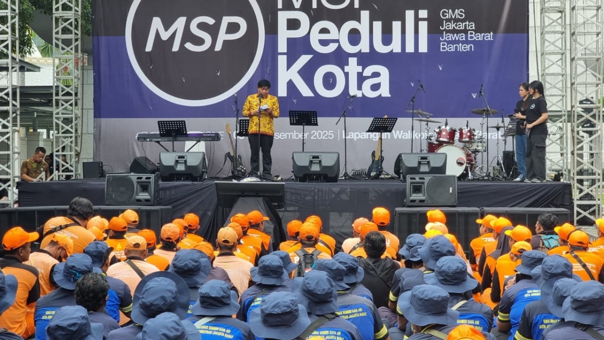 Jelang Natal 2025, 2 Ribu Paket Sembako Dibagikan Buat Pasukan Pelangi di Jakarta Barat