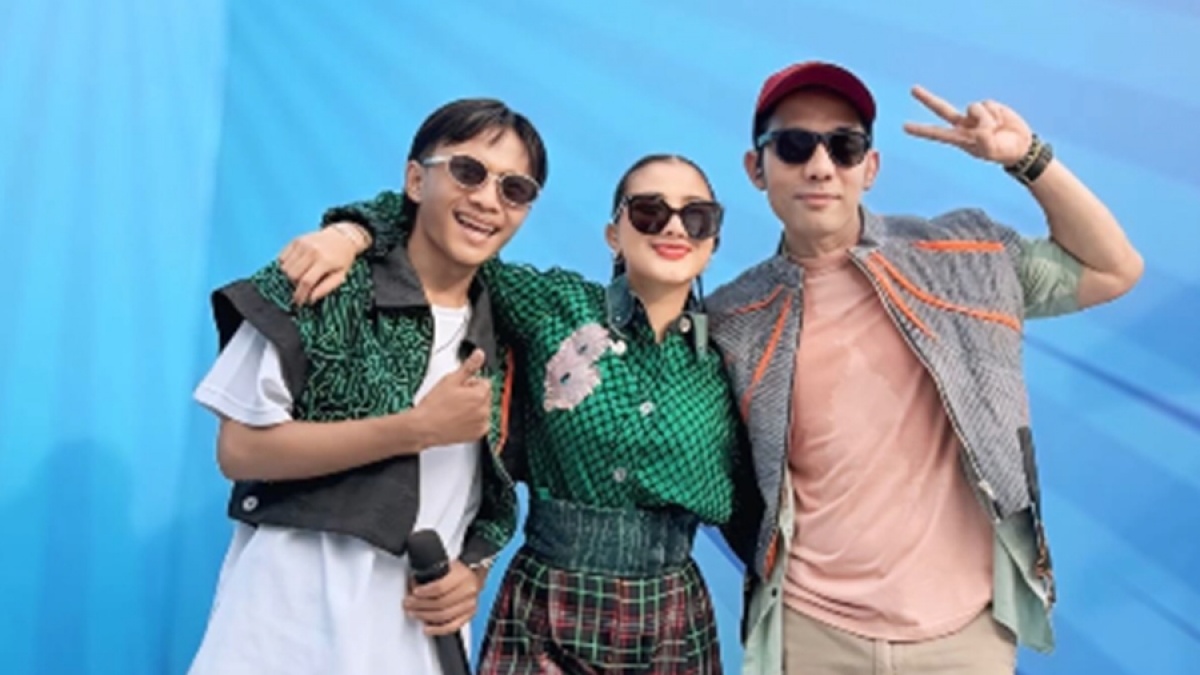 Viral Momen Ghea Youbi Tepis Tangan Fajar Sadboy Saat Salaman, Ini Penjelasannya