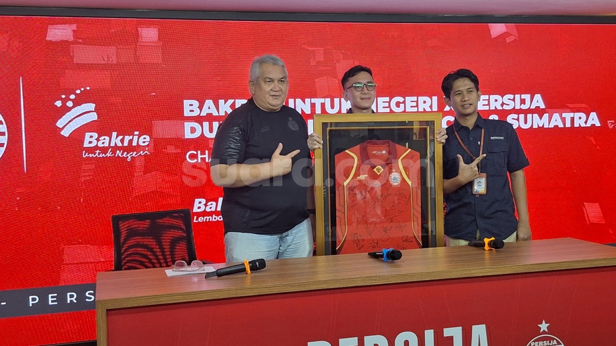 Persija Jakarta Lelang Jersey Spesial untuk Galang Donasi Korban Bencana Alam