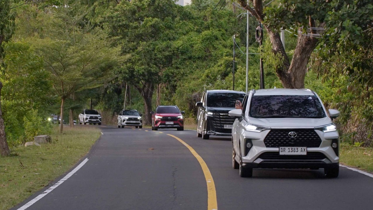 Menantang Lombok di Atas Toyota Veloz Hybrid