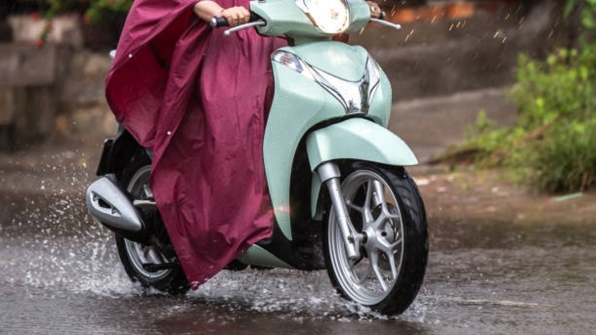 Cara Memilih Kembang Ban Motor, Temukan Kualitas Terbaik Anti Slip saat Hujan