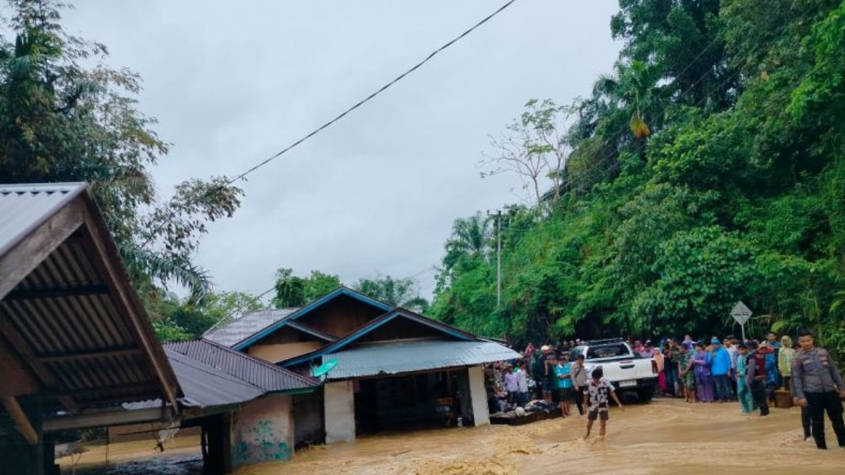 Ratusan Rumah Luluh Lantak, Pemkab Agam Membutuhkan 525 Huntara Bagi Korban Banjir