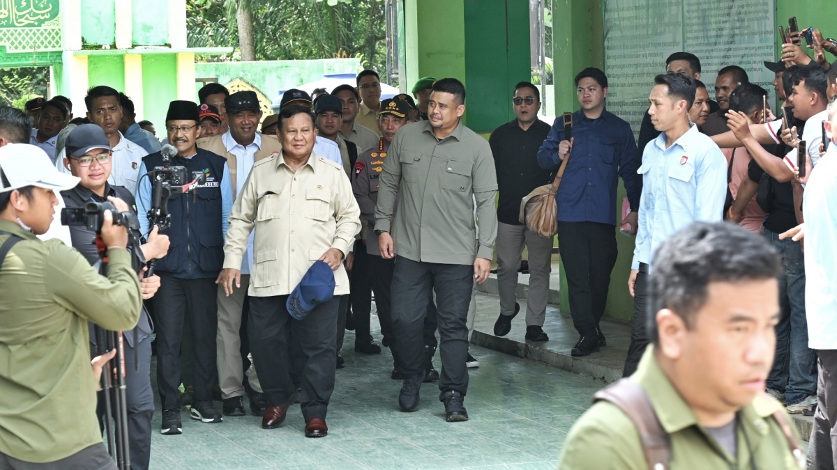 Tinjau Lokasi Pengungsian Langkat, Prabowo Pastikan Terus Pantau Pemulihan Bencana di Sumut