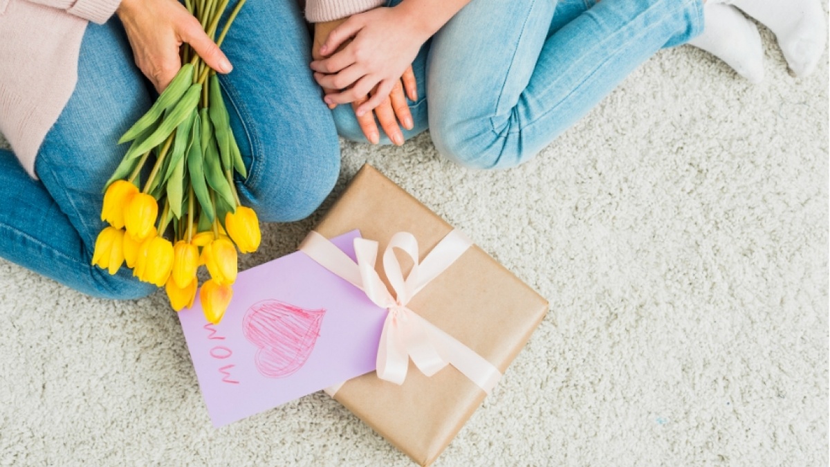 Hari Ibu Tanggal Berapa? Sontek 15 Ide Kado yang Bikin Bunda Nangis Terharu