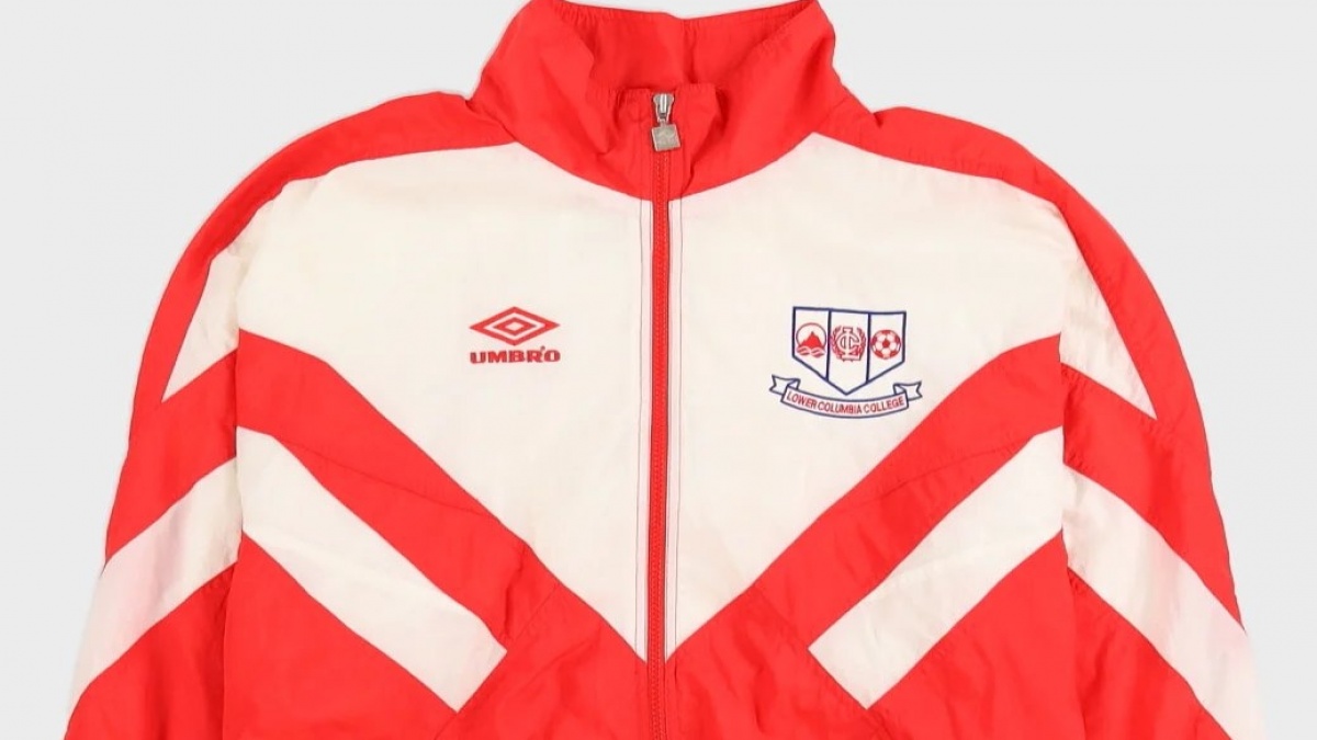 Rekomendasi Jaket  Suporter Timnas Indonesia: Tampil Gaya, Nyaman, dan Identik Merah Putih