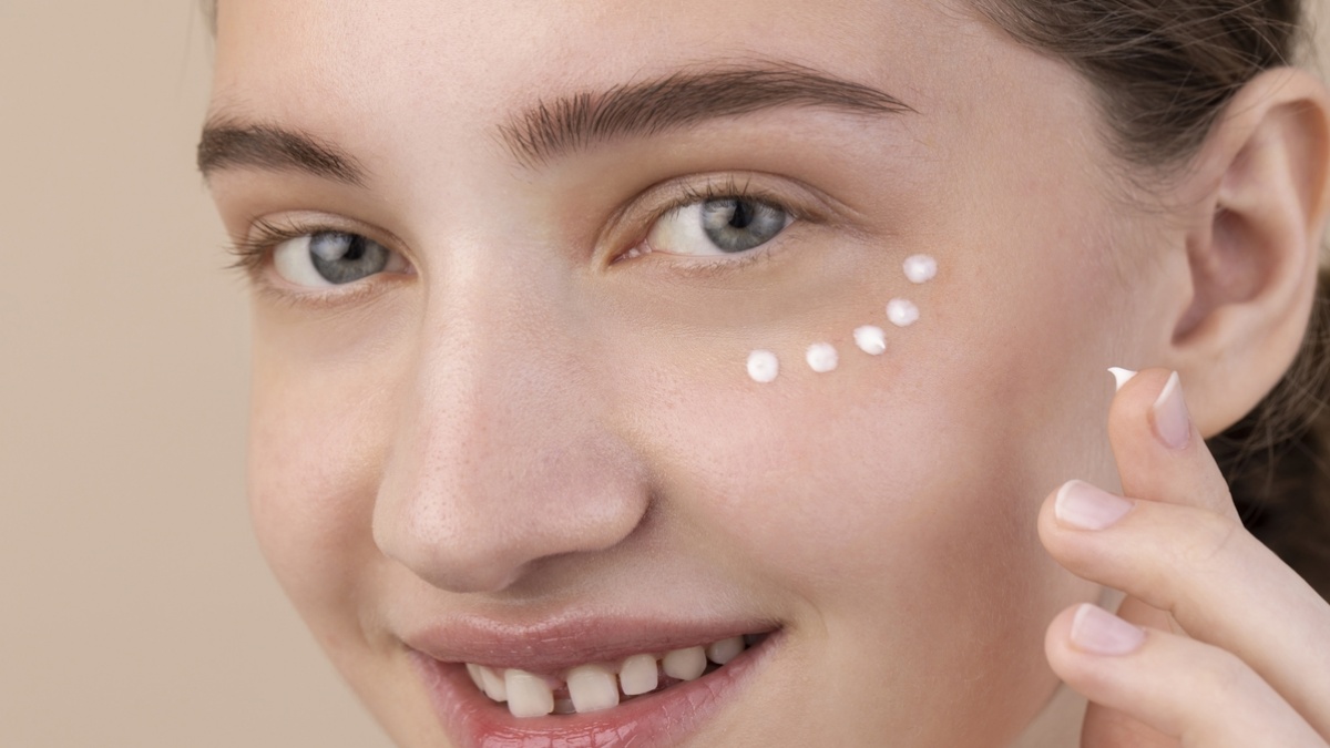 5 Tinted Sunscreen SPF 50 yang Ringan untuk Mencerahkan Wajah