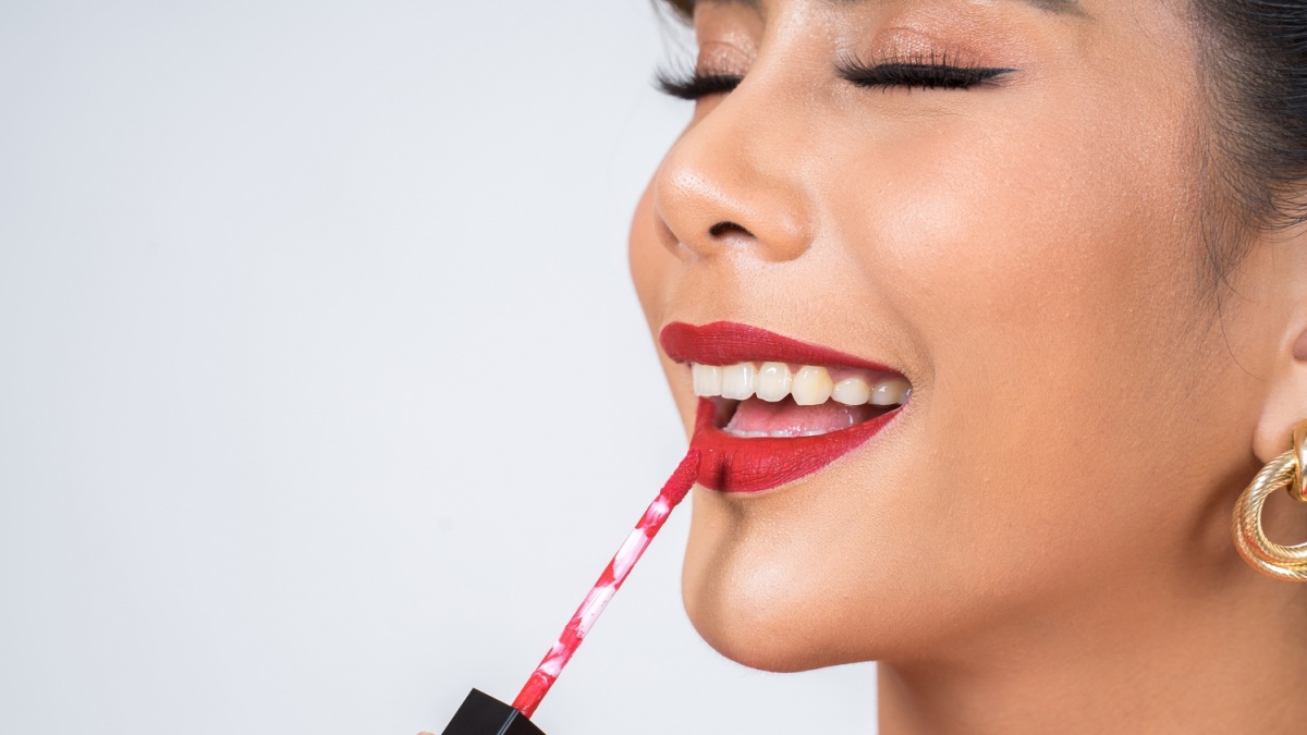 3 Rekomendasi Lip Velvet Matte Ringan Tidak Bikin Garis Bibir Tegas