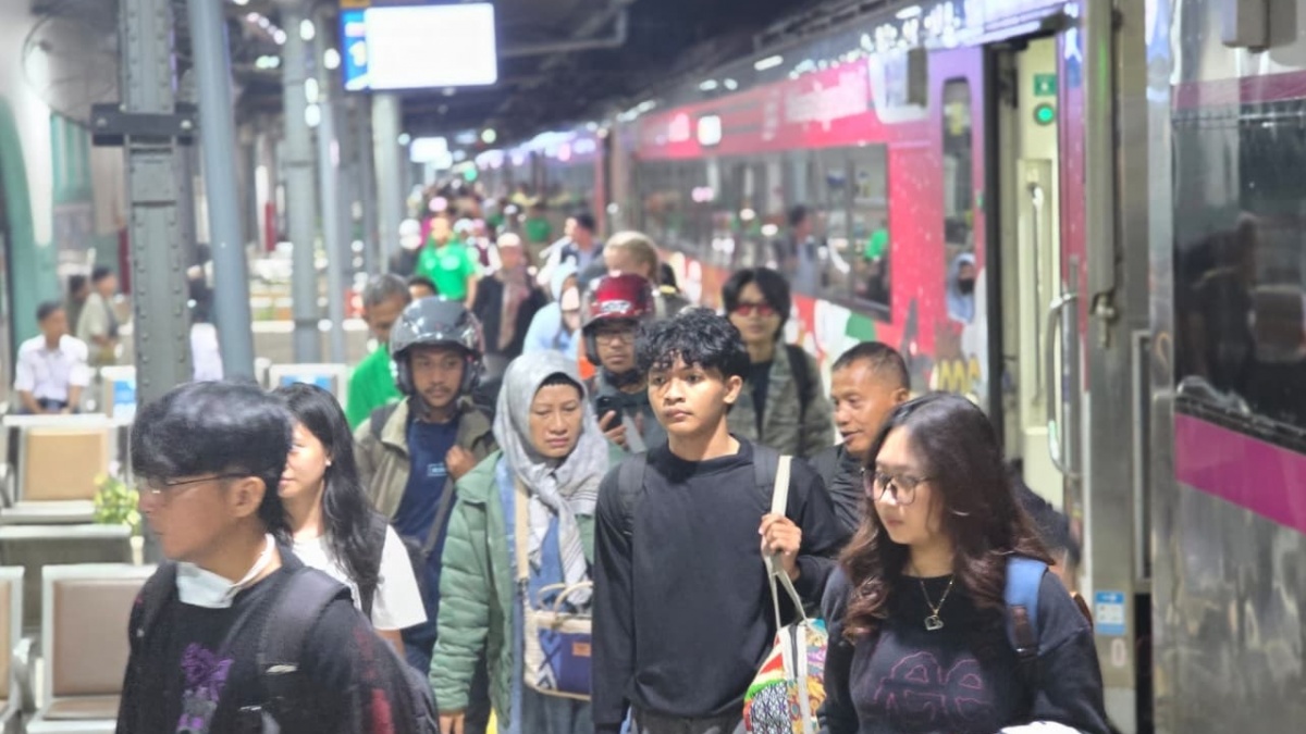 Arus Balik Nataru di Daop 1 Jakarta Masih Padat, Puluhan Ribu Penumpang Tiba di Stasiun Vital