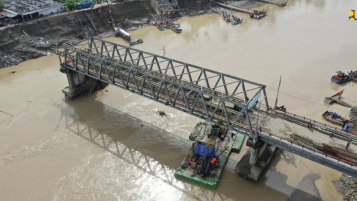 Kolaborasi Kementerian PU dan TNI Pastikan Jembatan Darurat Krueng Tingkeum Aman Dilalui Warga