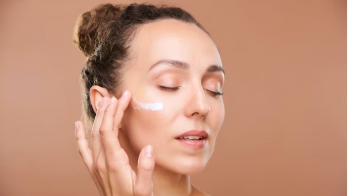 7 Sunscreen Terbaik untuk Kulit Berminyak dan Kusam: Tidak Lengket, Harga di Bawah Rp50 Ribu