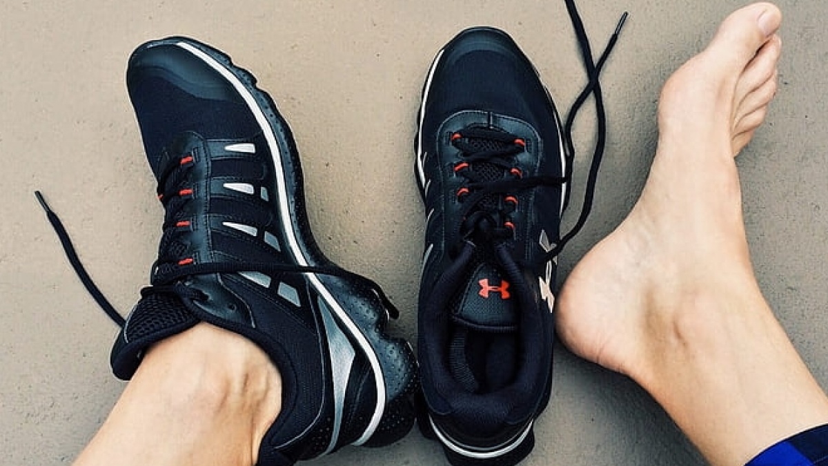 6 Sepatu Ortopedi Ternyaman untuk Kaki Datar, Tidak Bikin Sakit saat Jalan
