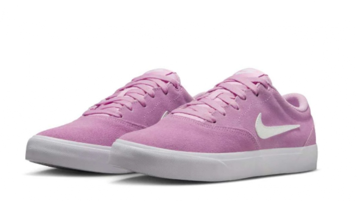 10 Cara Membersihkan Sepatu Bahan Suede agar Bersih dan Awet Dipakai